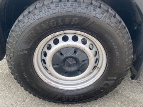 Used 2023 Mercedes-Benz Sprinter 2500 image 28