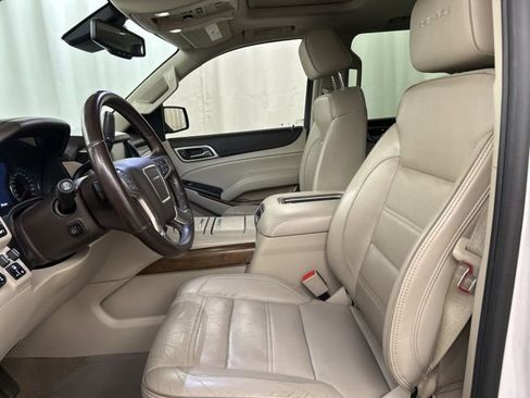Used 2020 GMC Yukon Denali w/ Denali Premium Package image 5