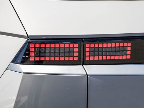 Certified 2025 Hyundai Ioniq 5 SEL RWD image 10
