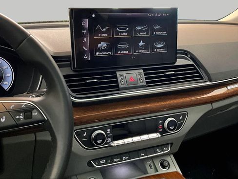 Used 2023 Audi Q5 2.0T Premium Plus w/ Premium Plus Package AWD/4WD image 7