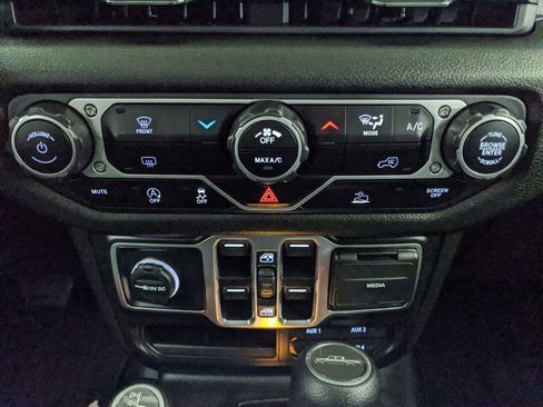 Used 2025 Jeep Gladiator Sport AWD/4WD image 10
