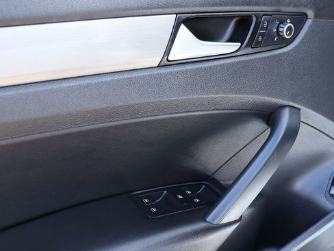 Used 2015 Volkswagen Passat 1.8T SE image 37