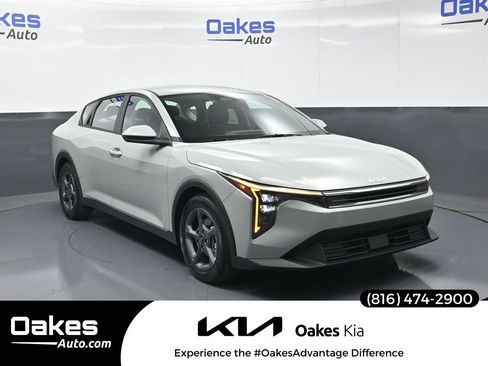 New 2026 Kia K4 LXS image 1