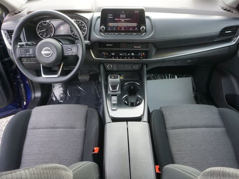 Used 2023 Nissan Rogue SV image 10