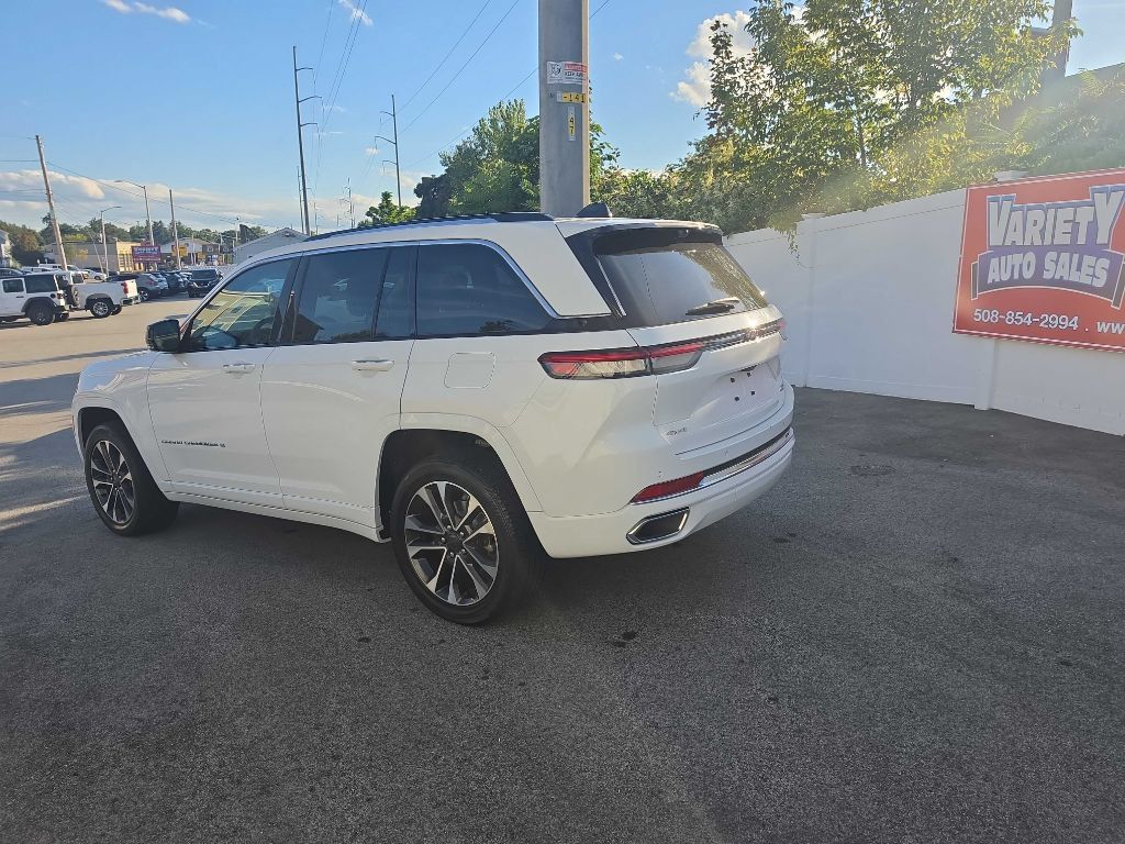 Used 2023 Jeep Grand Cherokee Overland w/ Luxury Tech Group IV AWD/4WD image 11