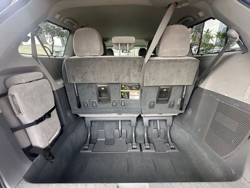 Used 2019 Toyota Sienna LE image 17