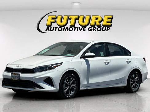 Certified 2023 Kia Forte LXS w/ LXS Technology Package FWD image 8