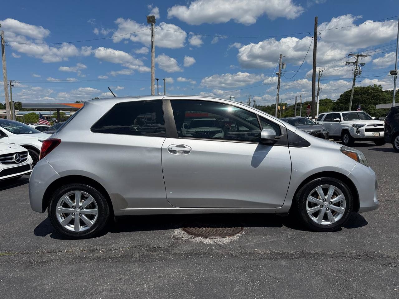 Used 2015 Toyota Yaris LE FWD image 4