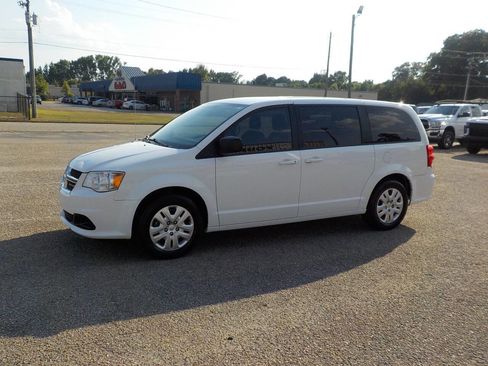 Used 2018 Dodge Grand Caravan SE w/ UConnect Hands-Free Group FWD image 1