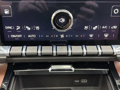 Used 2026 GMC Yukon Denali w/ Sun & Power Step Package AWD/4WD image 21