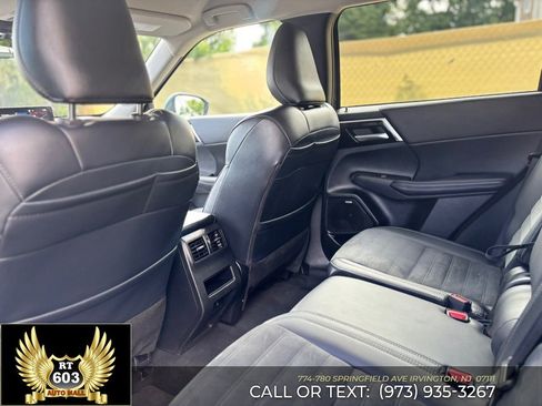 Used 2025 Mitsubishi Outlander SE AWD/4WD image 9