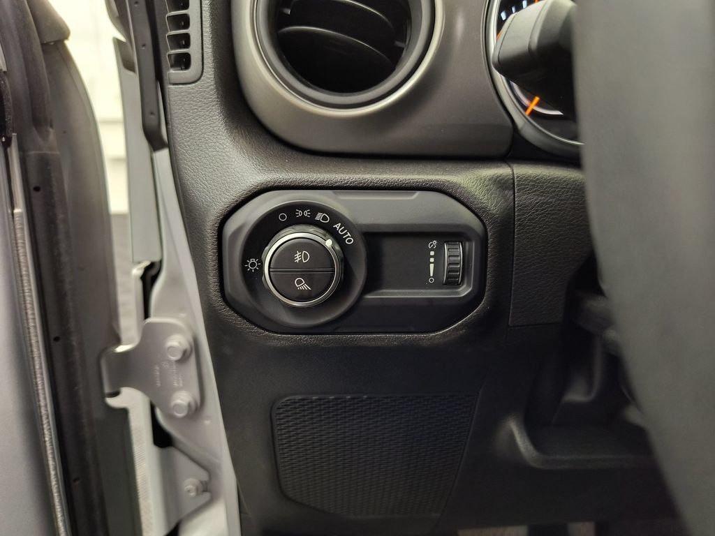 Used 2023 Jeep Gladiator Sport AWD/4WD image 16