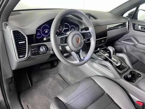 Certified 2023 Porsche Cayenne AWD/4WD image 4