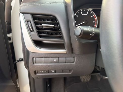 Used 2023 Nissan Rogue SV image 27