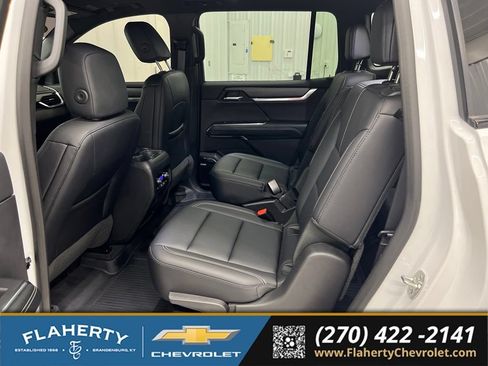 Used 2025 GMC Acadia Elevation w/ Elevation Premium Package FWD image 11