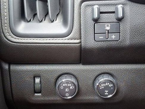 Used 2022 GMC Canyon Denali w/ Denali Black Edition Package image 25