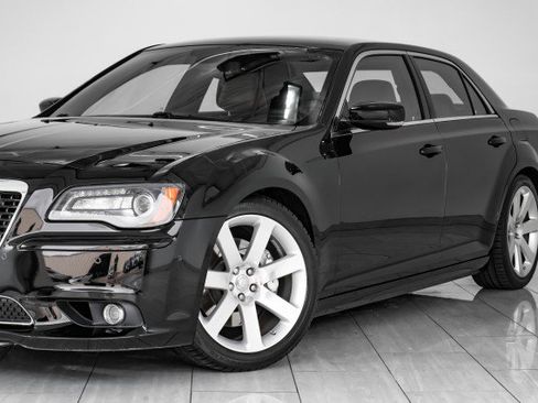 Used 2012 Chrysler 300 SRT8 w/ 19-Premium Speaker Group image 58