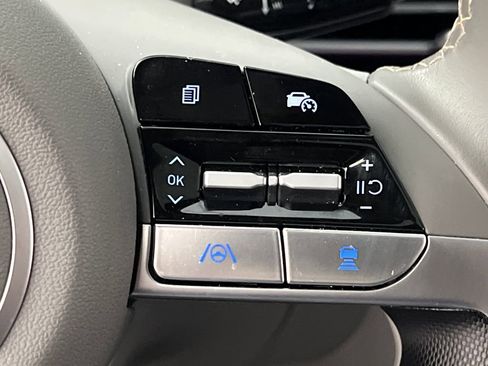 Used 2025 Hyundai Elantra SEL image 39