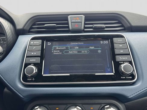 Used 2025 Nissan Versa SV w/ Trunk Package image 31