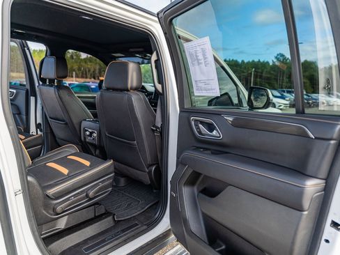 Used 2022 GMC Yukon XL AT4 image 13