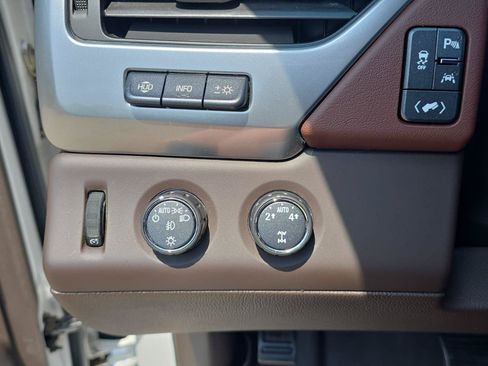 Used 2016 Chevrolet Suburban LTZ AWD/4WD image 27