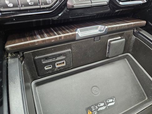 Used 2021 GMC Yukon Denali w/ Denali Premium Package image 19