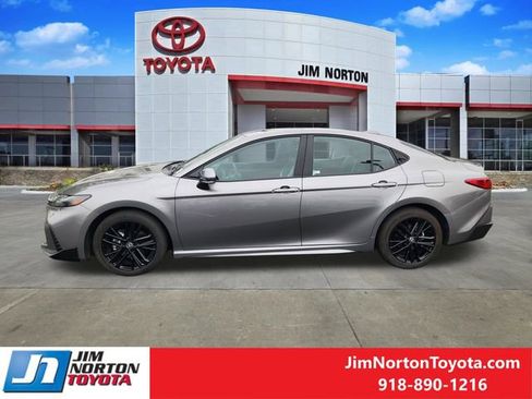 Used 2025 Toyota Camry SE w/ Multimedia Upgrade Package AWD/4WD image 5