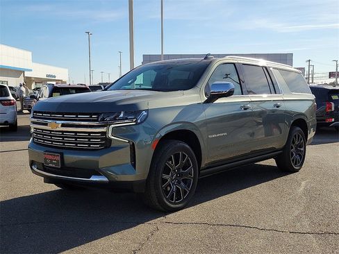 Used 2023 Chevrolet Suburban Premier image 5