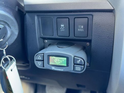 Used 2015 Toyota Tundra SR5 w/ SR5 Upgrade Package image 23