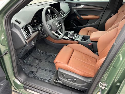 Used 2024 Audi Q5 e Premium Plus w/ Premium Plus Package image 9