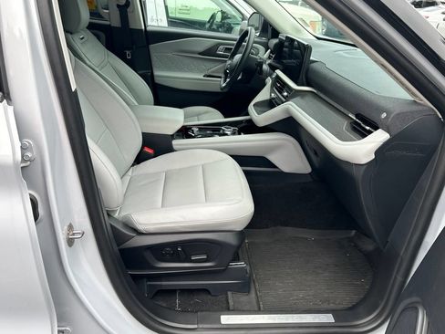 Used 2025 Ford Explorer Platinum w/ Ultimate Package AWD/4WD image 13