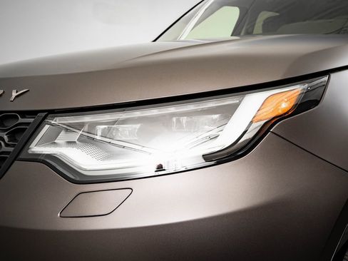 New 2026 Land Rover Discovery Limited Edition image 15