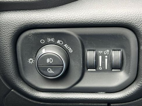 Used 2019 RAM 1500 Big Horn AWD/4WD image 19