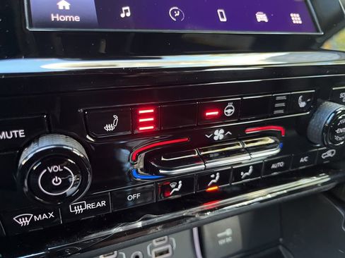 New 2025 Jeep Grand Cherokee L Altitude image 5