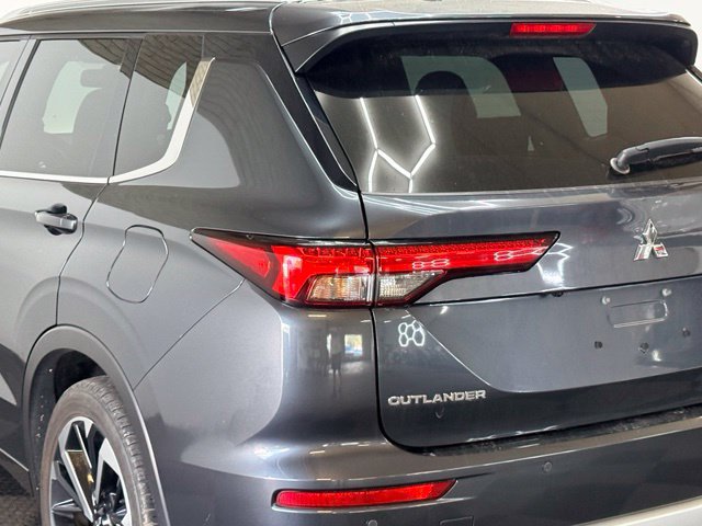 Used 2025 Mitsubishi Outlander 4WD Plug-In Hybrid image 7