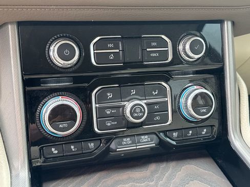 Used 2022 GMC Yukon XL Denali w/ Denali Ultimate Package image 12