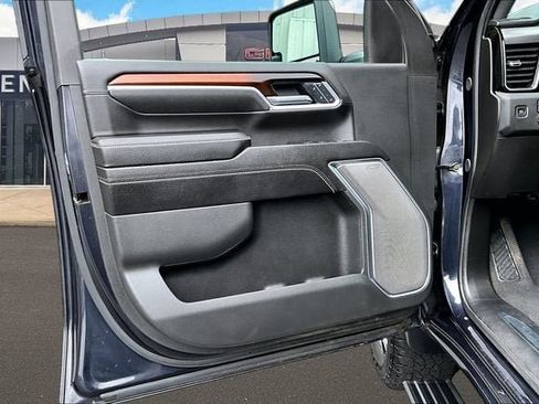 Certified 2025 GMC Sierra 3500 Denali w/ Denali Reserve Package AWD/4WD image 17