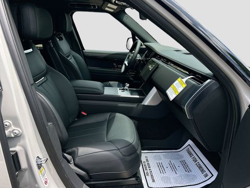 New 2025 Land Rover Range Rover SV image 10