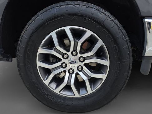 Used 2021 Ford F150 Lariat w/ Trailer Tow Package AWD/4WD image 15
