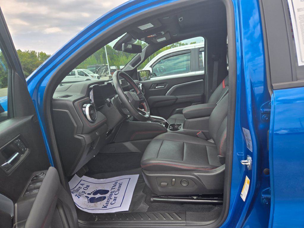 Used 2023 Chevrolet Colorado Z71 w/ Z71 Convenience Package 2 AWD/4WD image 7