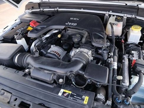 Used 2021 Jeep Gladiator Overland AWD/4WD image 27