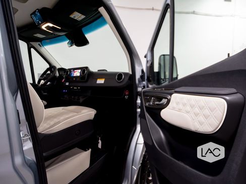 Used 2025 Mercedes-Benz Sprinter 3500 image 22