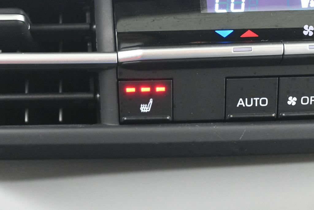 Used 2025 Toyota Sienna XLE w/ XLE Plus Package FWD image 21