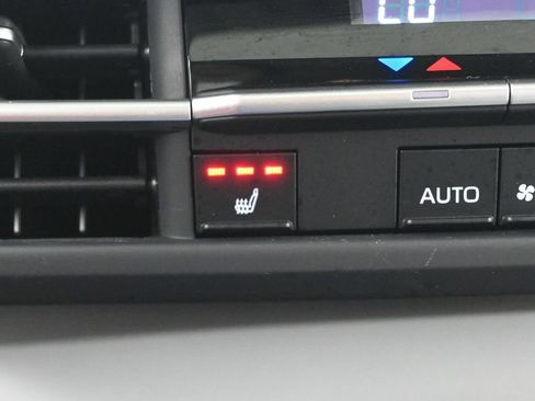 Used 2025 Toyota Sienna XLE w/ XLE Plus Package FWD image 21