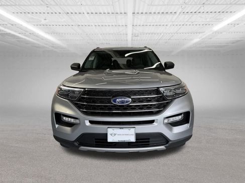 Used 2022 Ford Explorer XLT w/ Equipment Group 202A AWD/4WD image 8