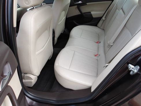 Used 2011 Buick Regal CXL image 19