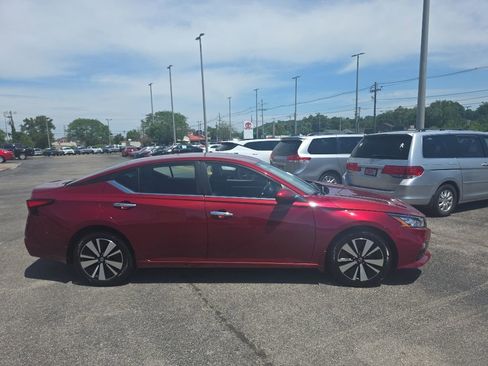 Used 2022 Nissan Altima 2.5 SV FWD image 3