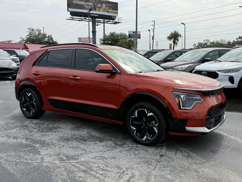 Used 2023 Kia Niro Wind FWD image 2