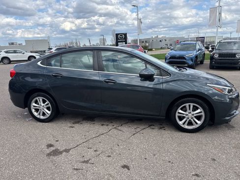 Used 2017 Chevrolet Cruze LT w/ Convenience Package image 4