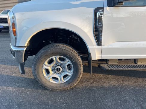 New 2026 Ford F250 XLT w/ FX4 Off-Road Package image 9